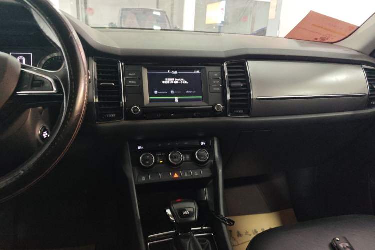 Used Skoda Kodiaq 2017 TSI330 5-Seat Two-Wheel Drive Luxury Edition Audio And AC Panel