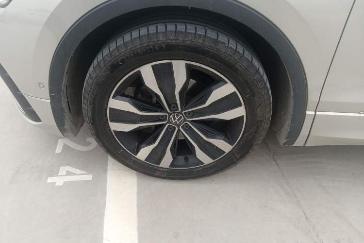 Used Volkswagen Tiguan L 2022 330TSI Automatic Two-Wheel Drive R-Line Enhanced Edition Left Front Wheel Hub