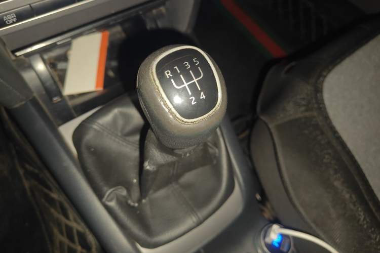 Used Skoda Octavia 2015 Classic Model 1.6L Manual Eado Version
