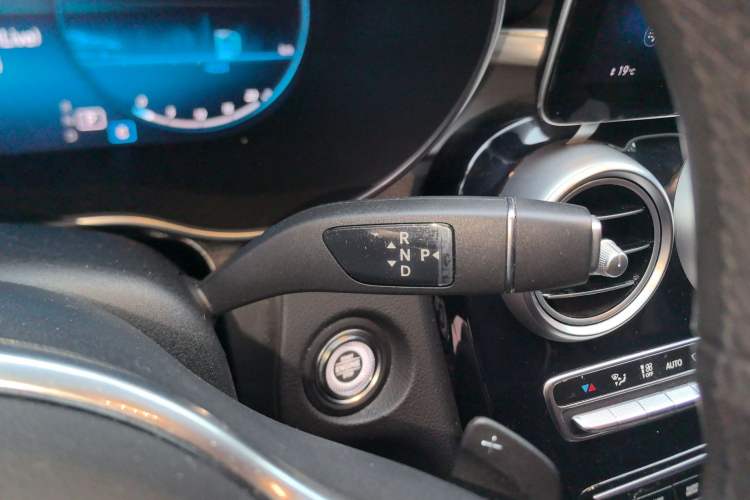 Used Mercedes-Benz GLC 2021 GLC 260 L 4MATIC Dynamic Edition Gear Lever