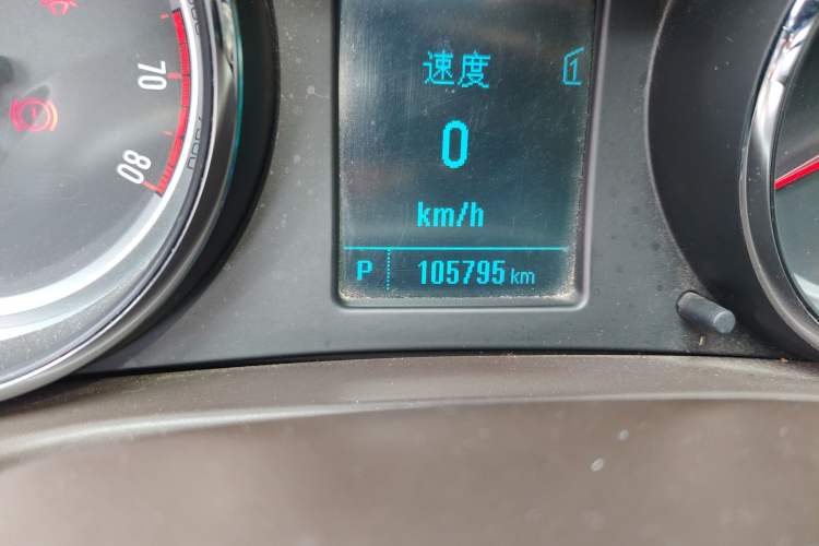 Used Buick Regal 2014 2.0L Leading Fashion Edition Odometer Close Up