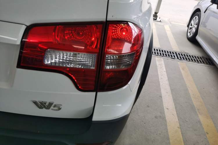 Used Roewe W5 2014 1.8T 2WD Automatic Tharu Special Edition
