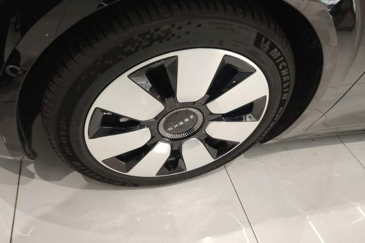 Used Zeekr 009 2022 WE Edition Left Front Wheel Hub