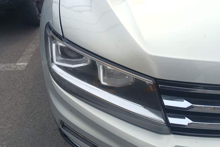 Used Volkswagen Tiguan L 2017 330TSI Automatic Two-Wheel Drive Luxury Edition Right Front Headlight