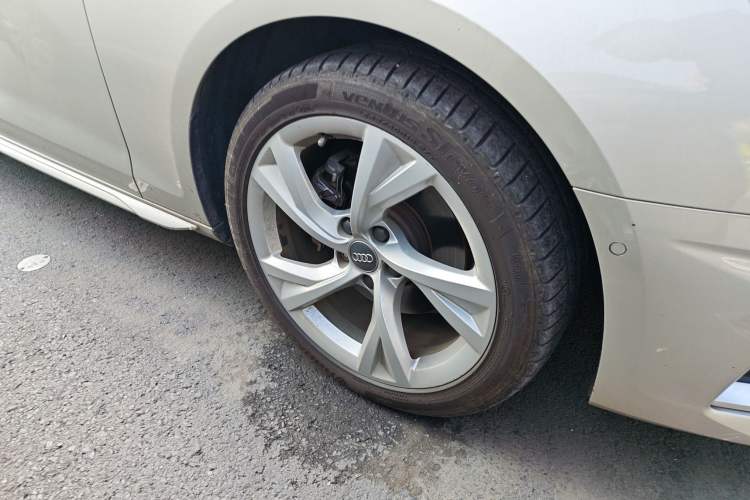 Used Audi A4L 2020 40 TFSI Fashionable and Elegant Model
