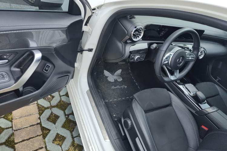 Used Mercedes-Benz A-Class 2022 Second Facelift A 200 L Sport Sedan Fashion Version
