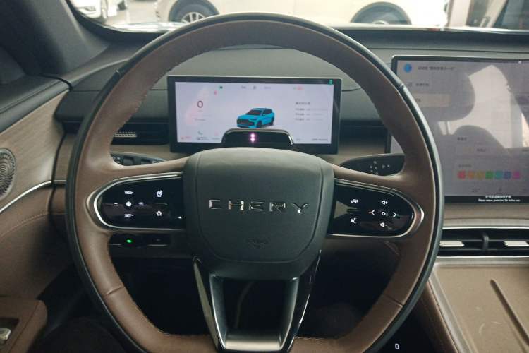 Used Chery Tiggo 8 PLUS C-DM 2025 1.5T 116 km Prestige Version 5 Seats Steering Wheel