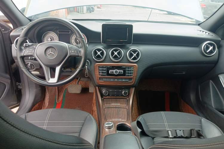 Used Mercedes-Benz A-Class 2013 A 200 Urban Edition Center Console