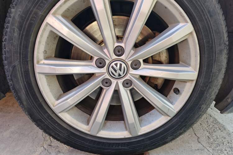 Used Volkswagen Magotan 2018 280TSI DSG Leading Model Right Front Wheel Hub