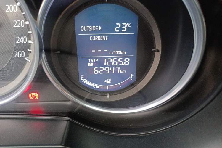 Used Mazda Atenza 2017 2.0L Blue Sky Luxury Edition Odometer Close Up