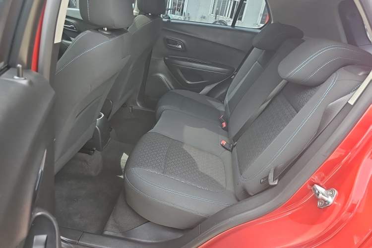 Used Chevrolet Trax 2016 1.4T Manual Two-Wheel Drive Comfort Version with Sunroof