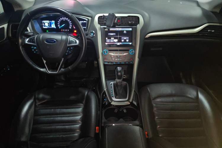 Used Ford Mondeo 2013 2.0L GTDi 200 Luxury Model Center Console