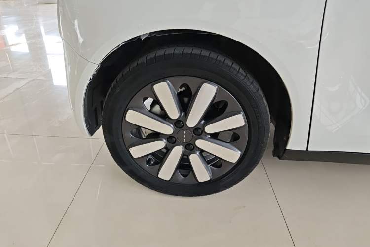 Used ORA Black Cat 2021 351 km Standard Version Left Front Wheel Hub