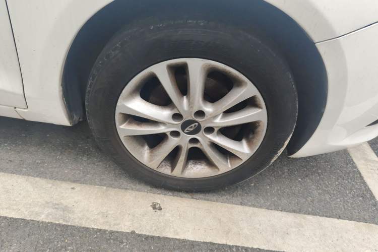 Used Chery Arrizo 7 2013 1.6L Manual ZhiShang Edition Right Front Wheel Hub