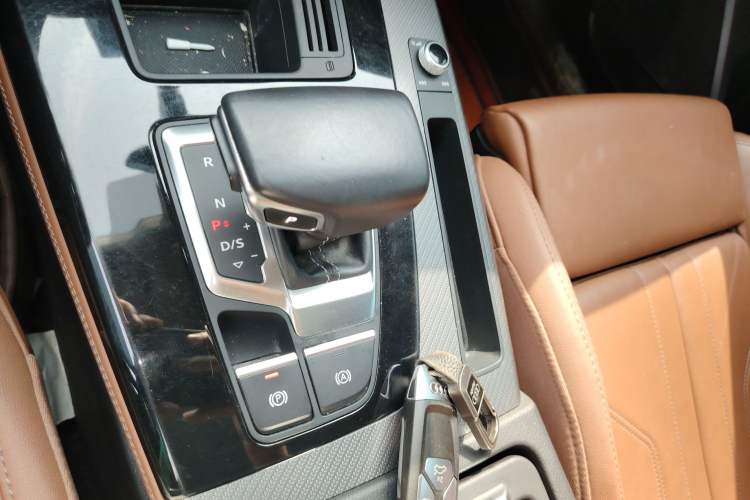 Used Audi Q5L 2022 40T Luxury Dynamic Model Gear Lever
