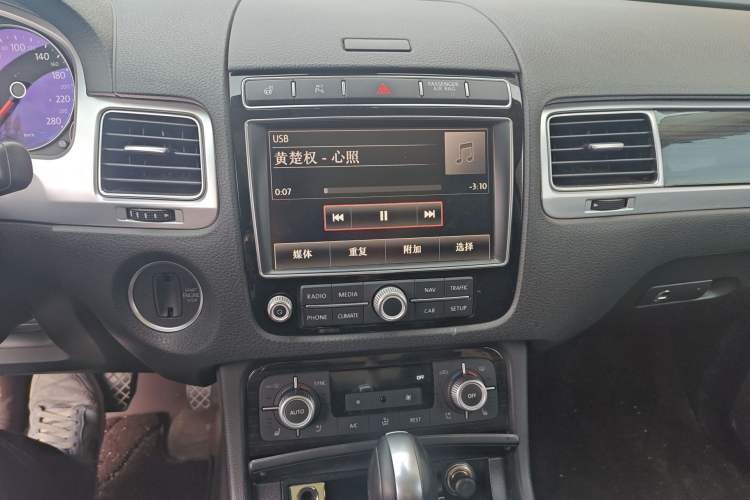 Used Volkswagen Touareg 2017 3.0 TSI Yuyue Model Audio And AC Panel