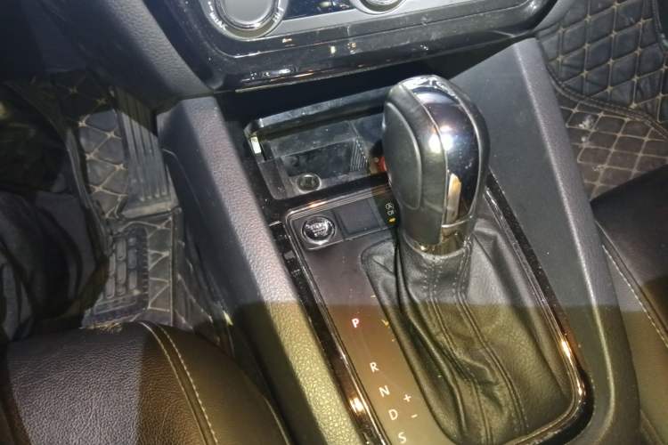 Used Volkswagen Sagitar 2018 280TSI DSG Comfort Model Gear Lever