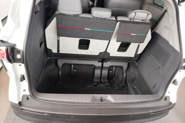 Used Toyota SIENNA 2023 2.5L Hybrid Comfort Edition Trunk