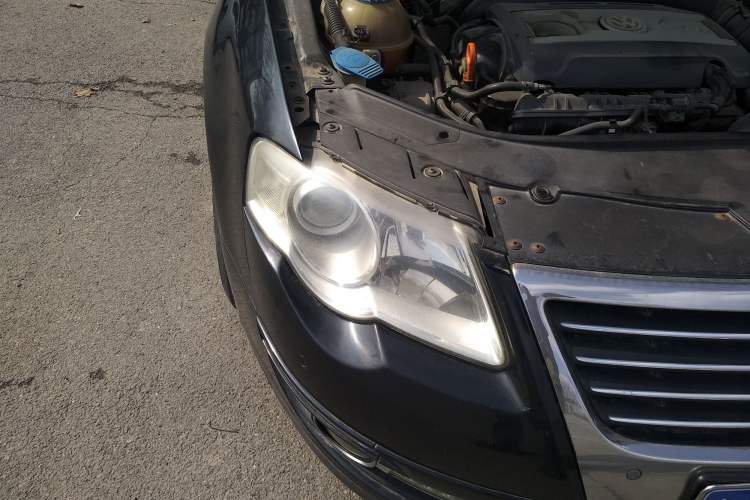 Used Volkswagen Magotan 2007 1.8 TSI Manual Tech Model Right Front Headlight