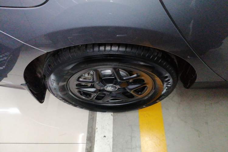 Used BYD Qin PLUS 2025 DM-i Smart Drive 55KM Leading Model Right Rear Wheel Hub