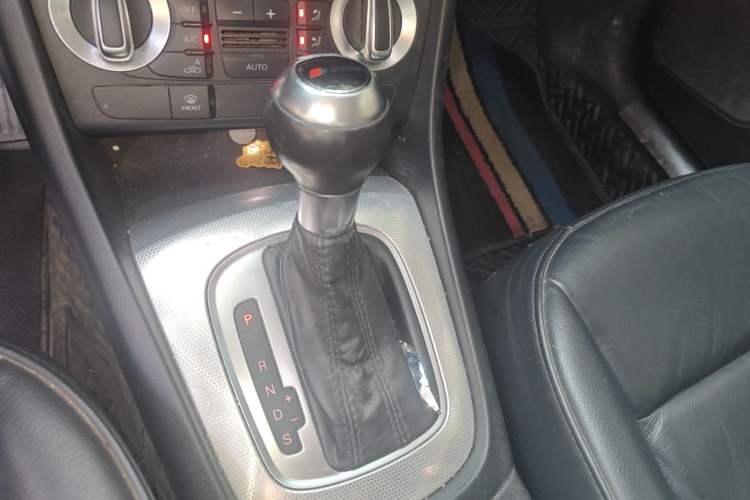 Used Audi Q3 2015 30 TFSI Comfort Model Gear Lever