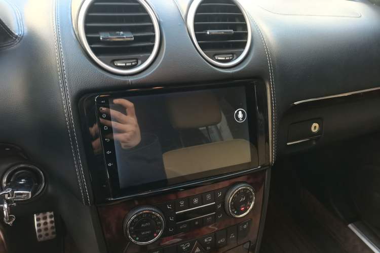 Used Mercedes-Benz M-Class 2010 ML 350 4MATIC Luxury Model Audio And AC Panel