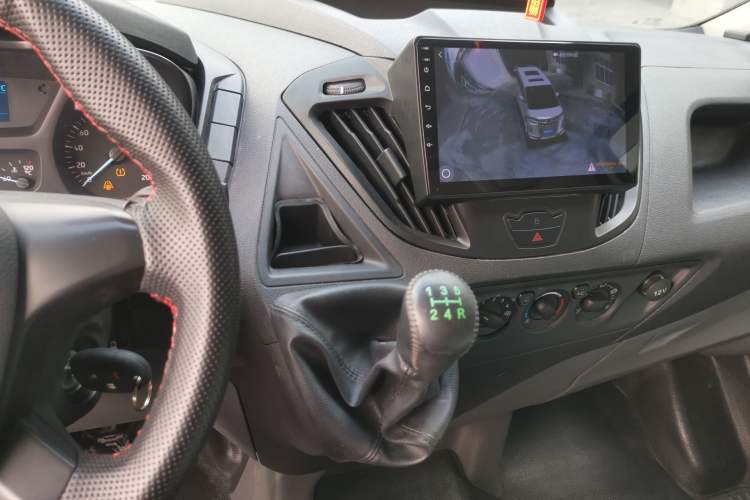 Used Ford Transit 2019 2.0T Diesel Multi-Purpose Commercial Vehicle Short Wheelbase Mid-Roof Design 6-Seater China VI Standard Audio And AC Panel