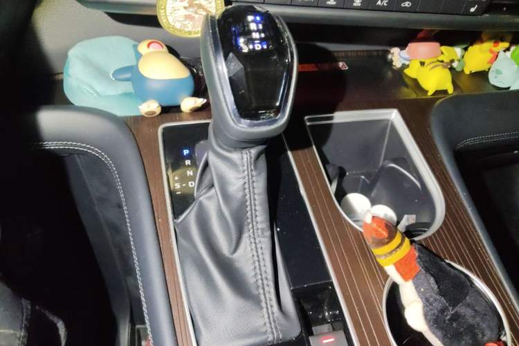 Used Toyota Granvia 2024 2.5L Hybrid Prestige PLUS Four-Wheel Drive Version
