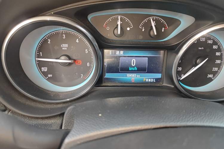 Used Buick Envision 2016 20T Two-Wheel-Drive Elite Model Odometer Close Up