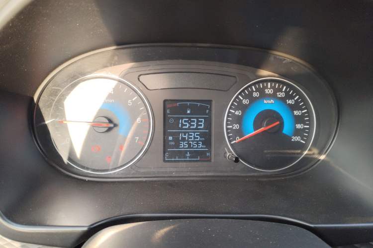 Used Dongfeng Fengon 330 2019 1.5L 330S Manual Comfort Version China VI Standard
