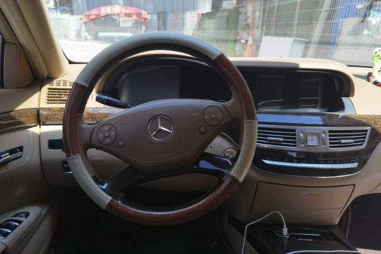 Used Mercedes-Benz S-Class 2012 S 300 L Business-Class Grand Edition Steering Wheel