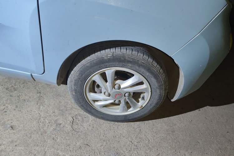 Used Wuling Hongguang MINIEV 2021 Macaron Fashion Model Lithium Iron Phosphate Right Front Wheel Hub