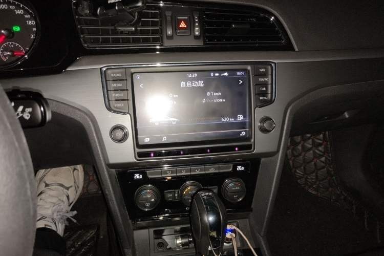 Used Volkswagen Lamando 2018 280TSI DSG Comfort Edition Audio And AC Panel