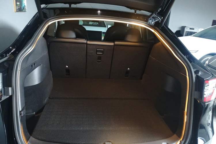 Used Tesla Model Y 2021 Standard Range Rear-Wheel Drive Version Trunk