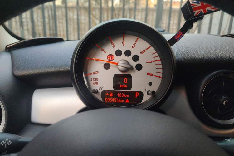 Used MINI MINI 2011 1.6L COOPER Fun