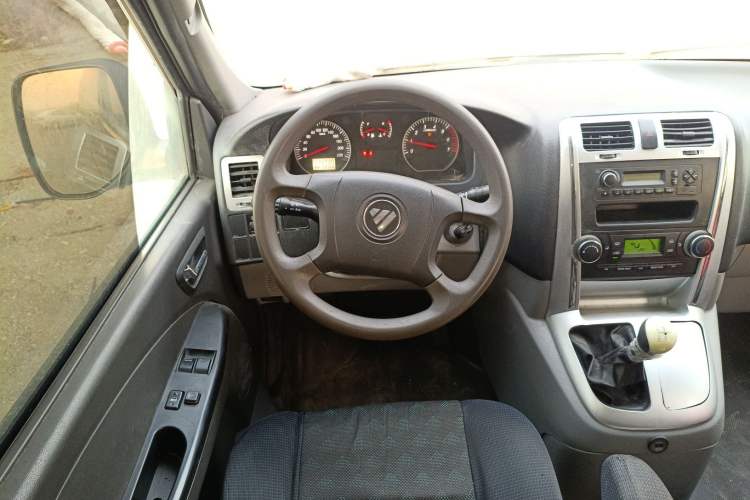 Used Foton Scenic G5 2021 2.0L Gasoline Commercial Version 6-Seater Multi-Purpose Passenger Vehicle 1TZS
