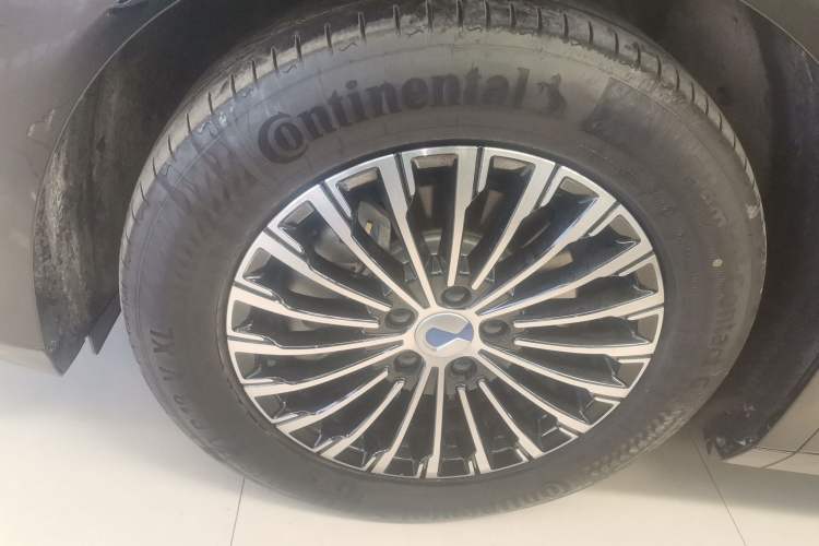 Used Denza D9 2024 DM-i 980 Four-Wheel Drive Prestige Model
