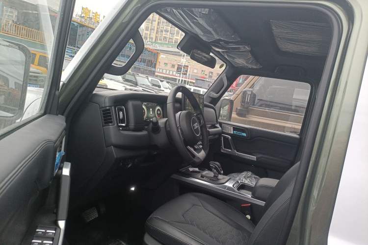 Used 212 T01 2024 2.0T Explorer
