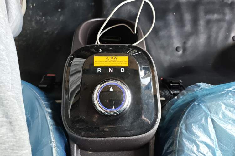 Used Foton Xiangling M New Energy 2023 M1 BYD Flatbed Cargo Box Gear Lever