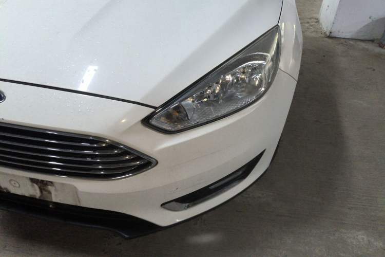 Used Ford Focus 2015 Sedan 1.6L Manual Fashion Edition
