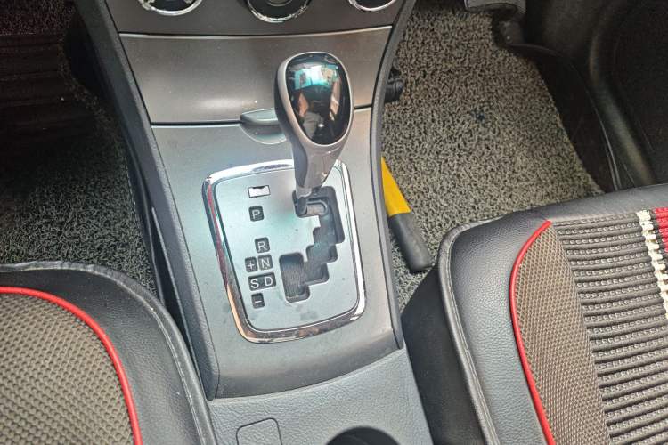 Used BYD L3 2015 Energy-Efficient Model 1.5L Automatic Comfort Edition Gear Lever