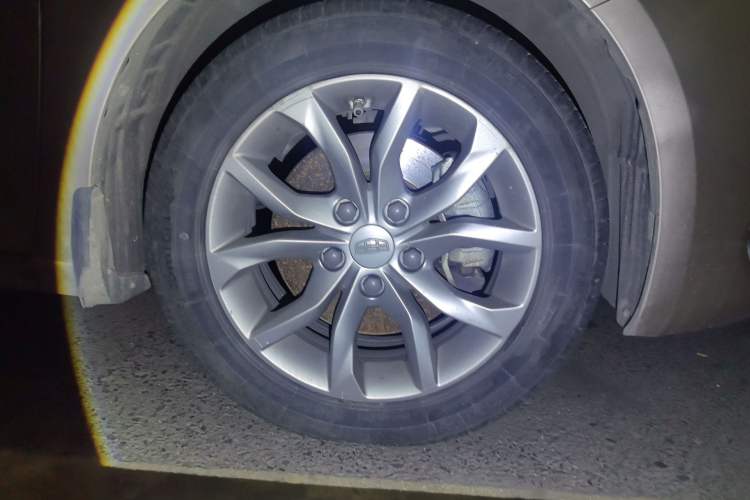 Used Geely Auto Emgrand GL 2017 1.3T DCT Elite Model Right Front Wheel Hub