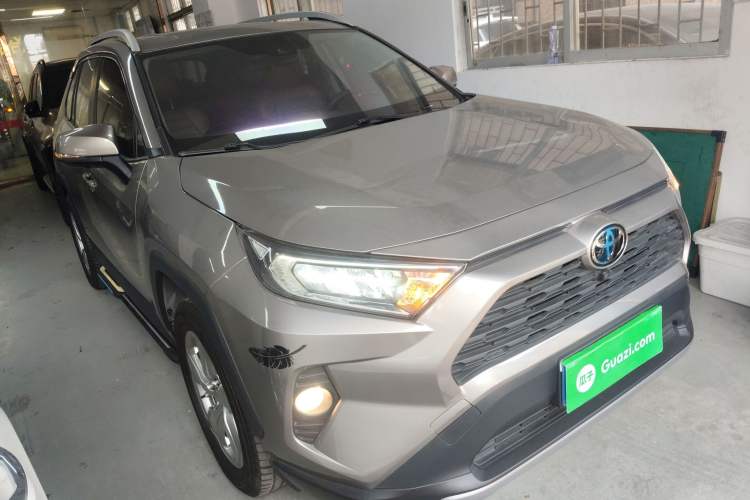 Used Toyota RAV4 2021 2.0L CVT Two-Wheel Drive Fashion Edition Front Right 45 Deg