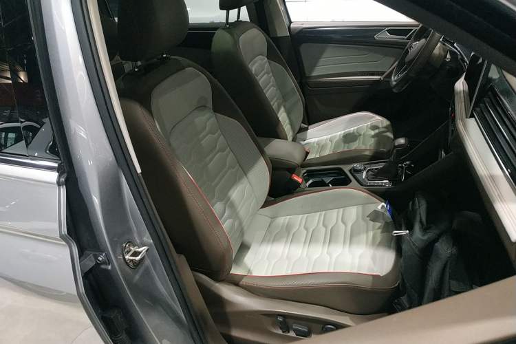 Used Volkswagen Tiguan L 2022 380TSI Automatic All-Wheel Drive R-Line Flagship 7-Seater