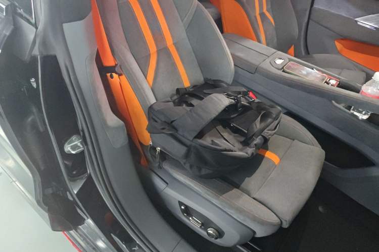 Used Zeekr 001 2023 YOU Edition 100 kWh Right Front Seat