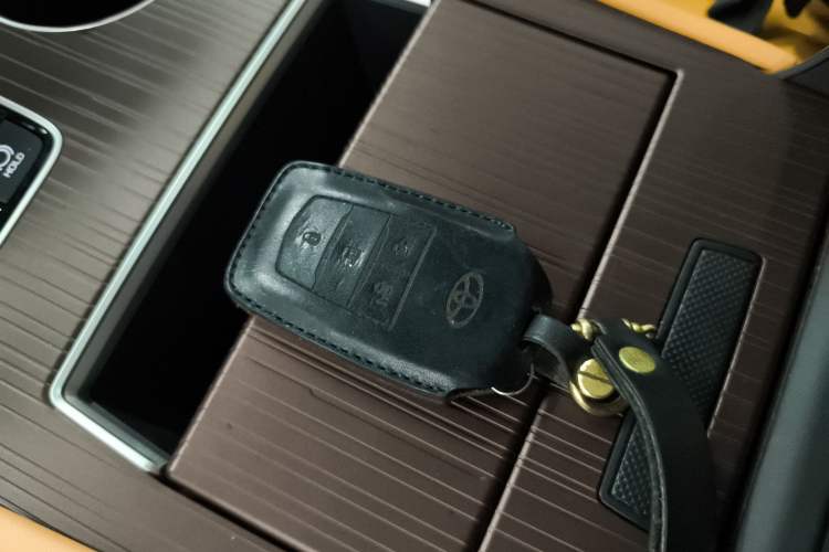 Used Toyota Granvia 2023 2.5L Hybrid Comfort Edition