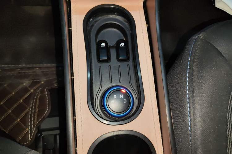 Used Wuling Hongguang MINIEV 2022 Zizai Version Lithium Iron Phosphate Gear Lever