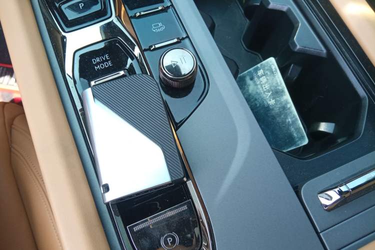 Used Lynk & Co 09 2021 2.0T Halo Six-Seater