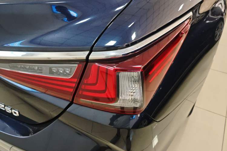 Used Lexus ES 2020 200 Excellence Edition Exterior 3