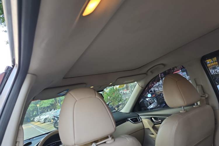 Used Nissan X-Trail 2014 2.5L CVT Leading Edition 4WD
